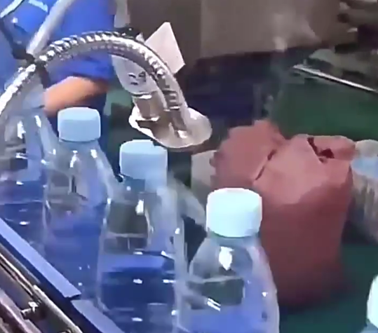 礦泉水、飲料、果汁瓶鐳射打標